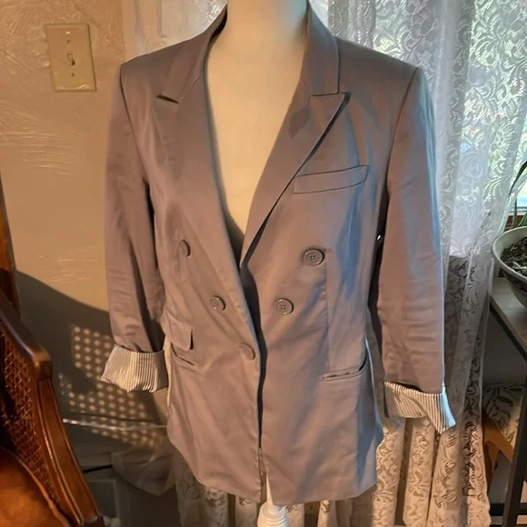 Limited size 12 light gray blazer. Great condition - Picture 2 of 3